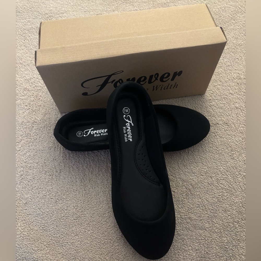 Forever Wide Width Women's Black Flats size 7W